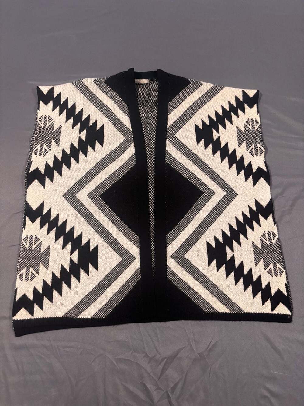 Neiman Marcus The Cashmere Collection Aztec Pattern Open Front Poncho Women XS/S
